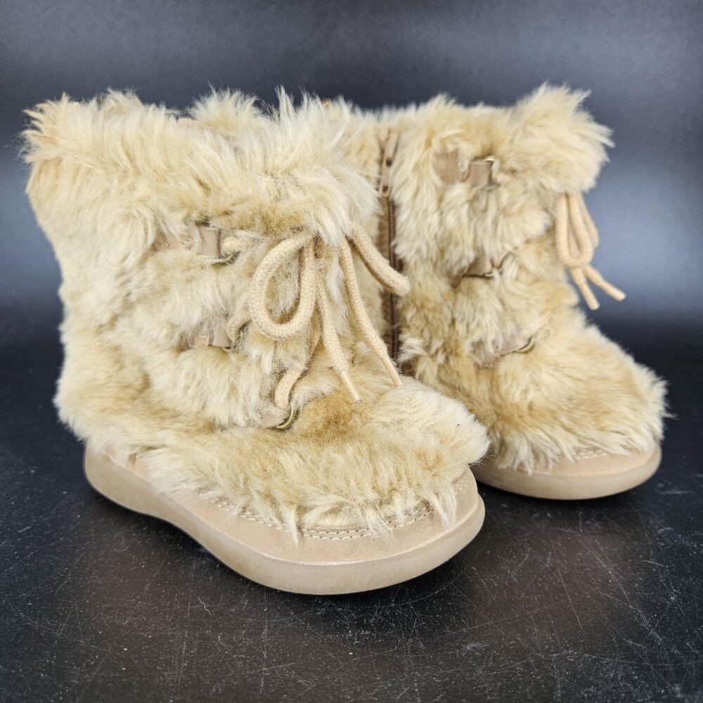 babyGap Faux Fur Boots Baby Size 6 Tan Plush Winter Shoes Zip Up Cozy Warm Shoes